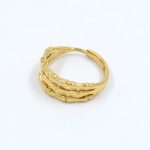 gynaikeio-daxtlidi-xryso-atsali-me-monterno-sxedio golden ring stainless steel jewelry